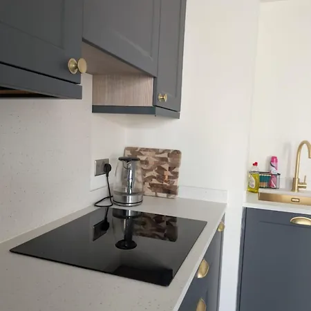Modern 1 Bed Apartment-central Leeds, Near Arena